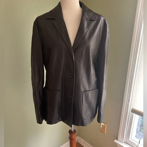 Boss by Hugo Boss women’s leather blazer/jacket. Dk brown 100% lamb skin. Nice!